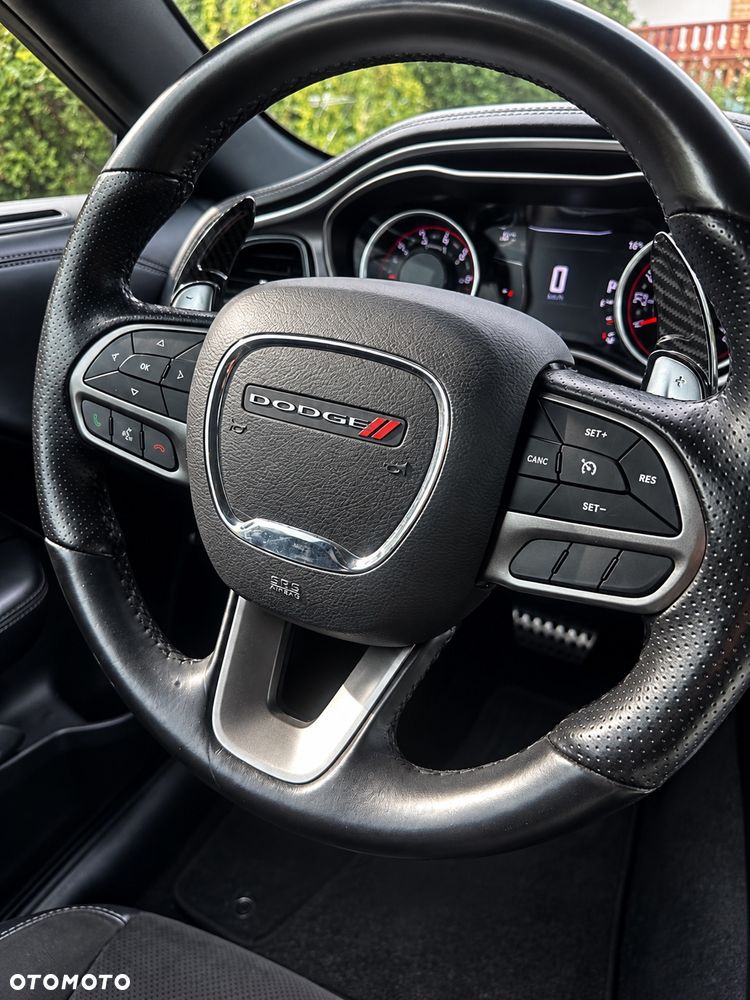 Dodge Challenger - 11