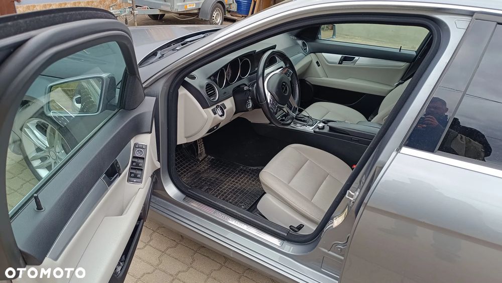 Mercedes-Benz Klasa C 250 CGI Automatik BlueEFFICIENCY - 8