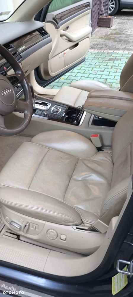 Audi A8 4.2 Quattro - 23