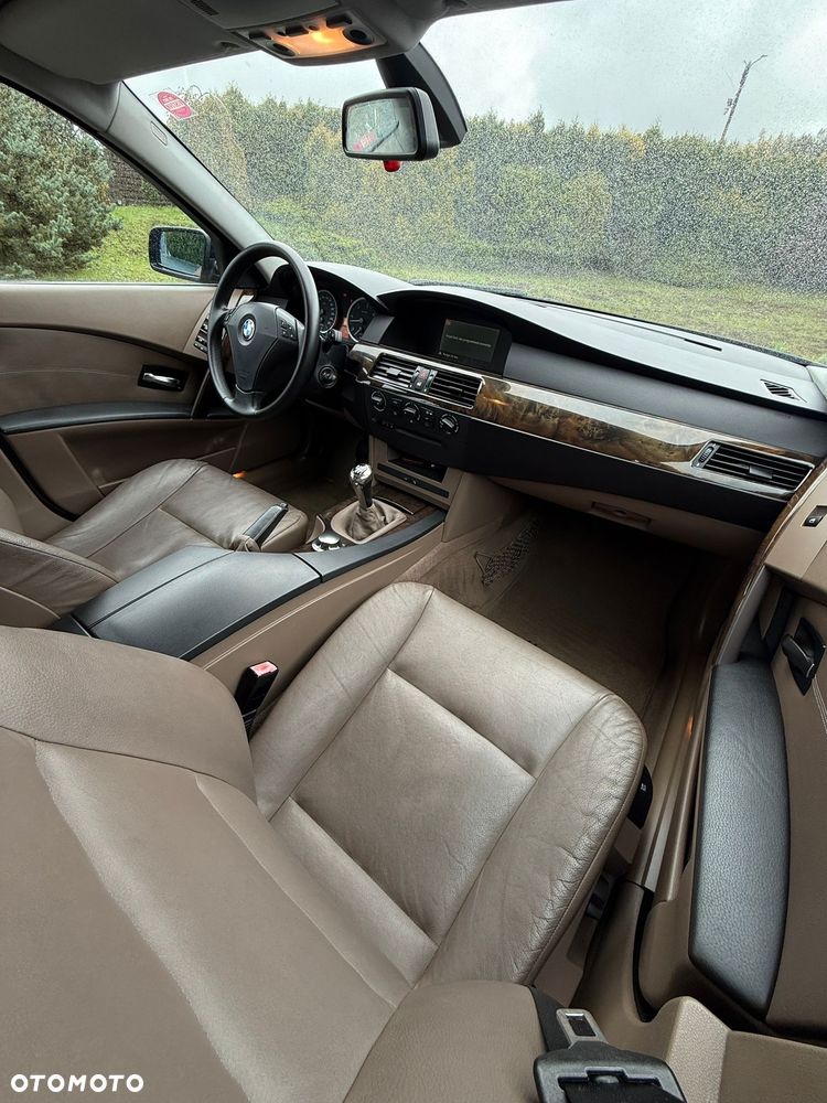 BMW Seria 5 525d - 24