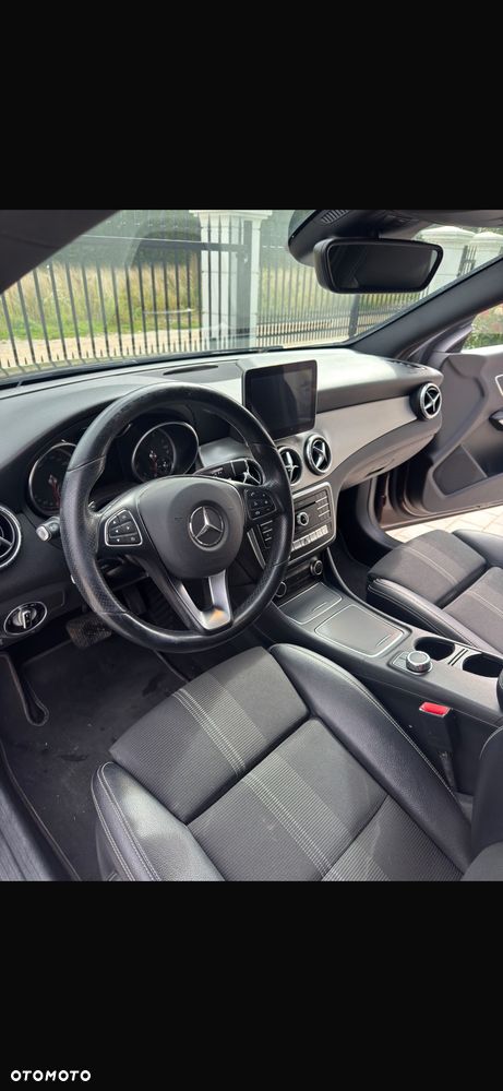 Mercedes-Benz CLA 180 7G-DCT UrbanStyle Edition - 17