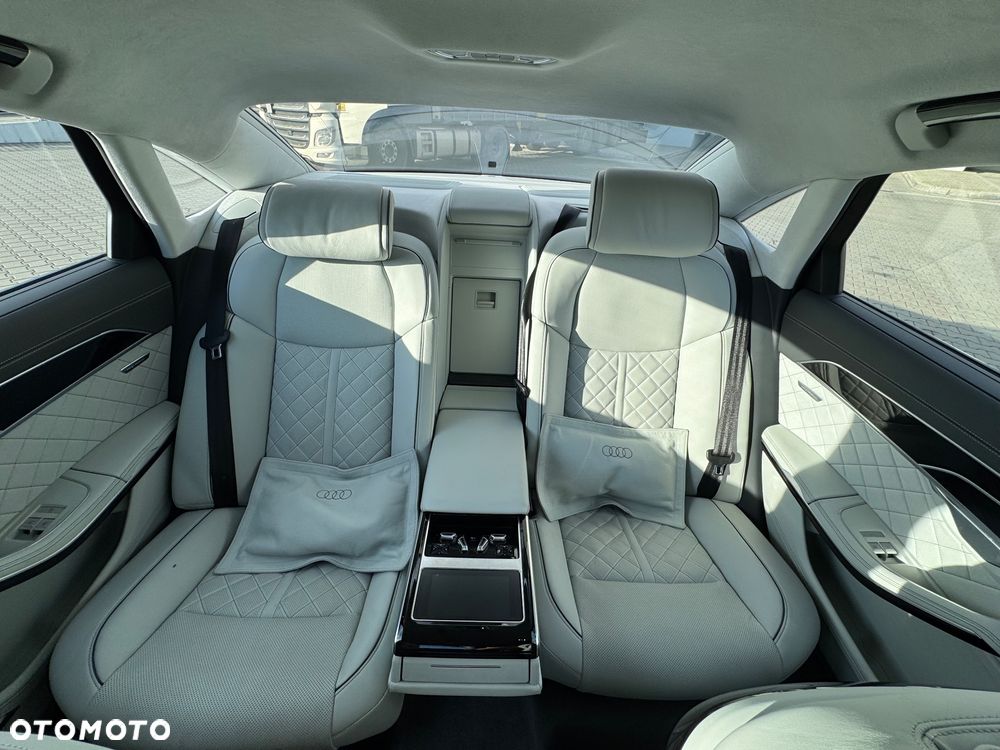 Audi A8 - 12