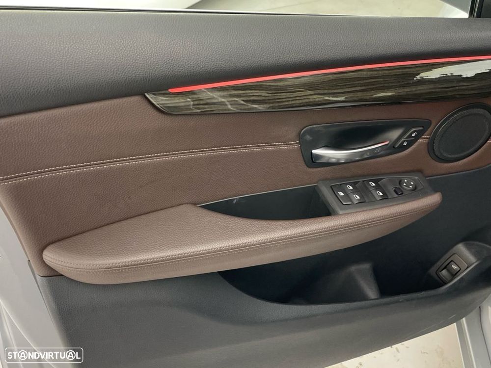 BMW 216 Active Tourer d Line Luxury - 16