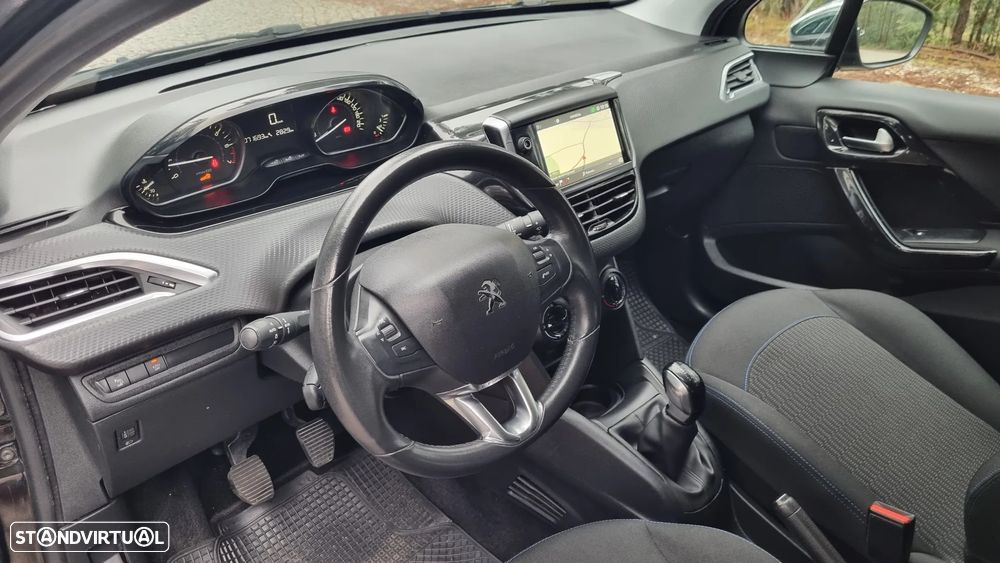 Peugeot 208 1.2 PureTech Signature - 19