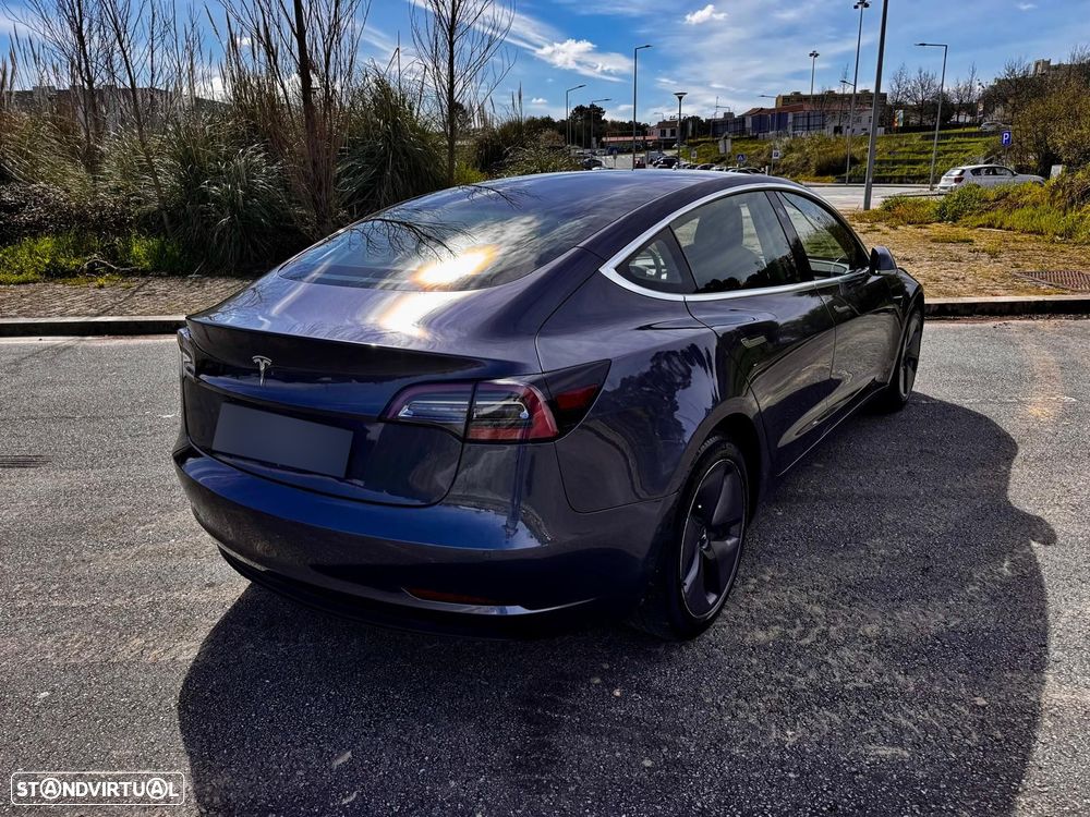 Tesla Model 3 - 3