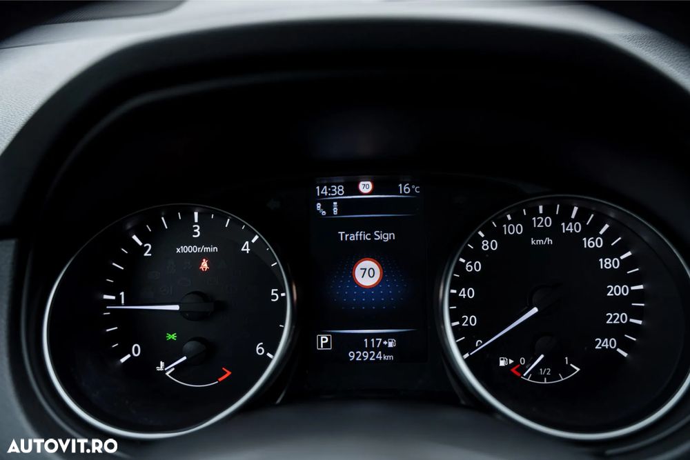 Nissan Qashqai 1.6 DCI Xtronic TEKNA+ - 30