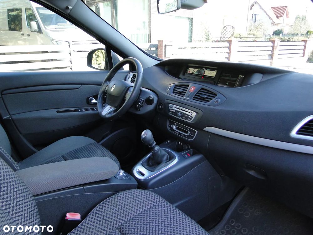 Renault Scenic 1.6 16V Expression - 19