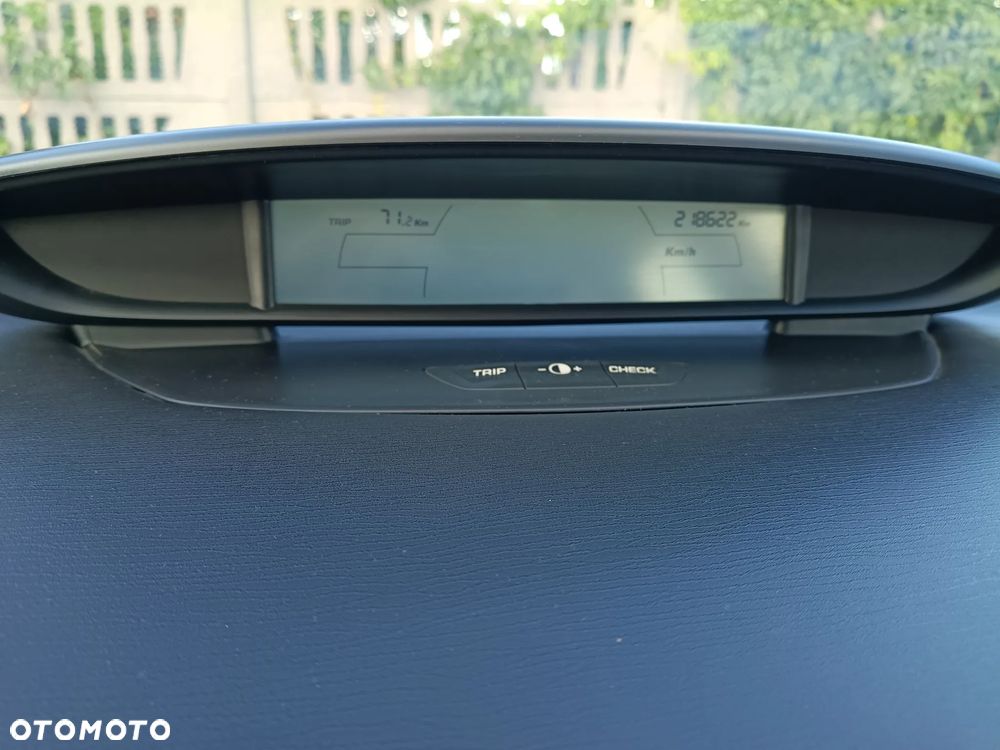 Citroën C4 1.4 16V SX - 8