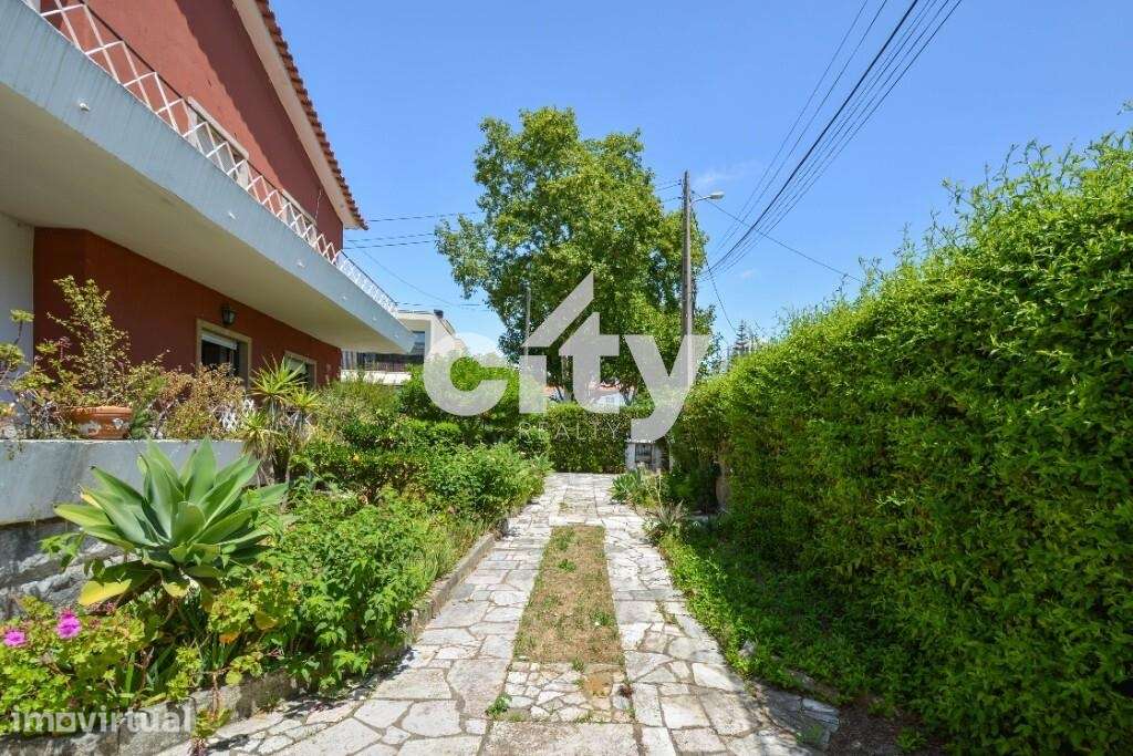 Andar de Moradia a 600 Metros da Praia – São João do Estoril - Grande imagem: 4/37