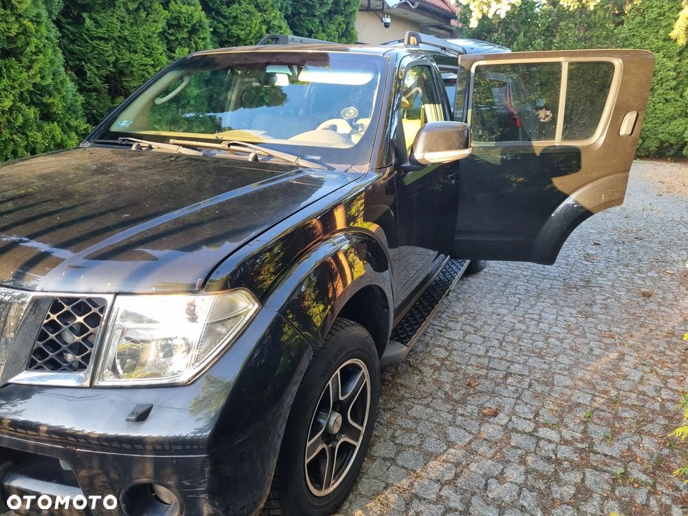 Nissan Pathfinder 2.5 D LE - 2