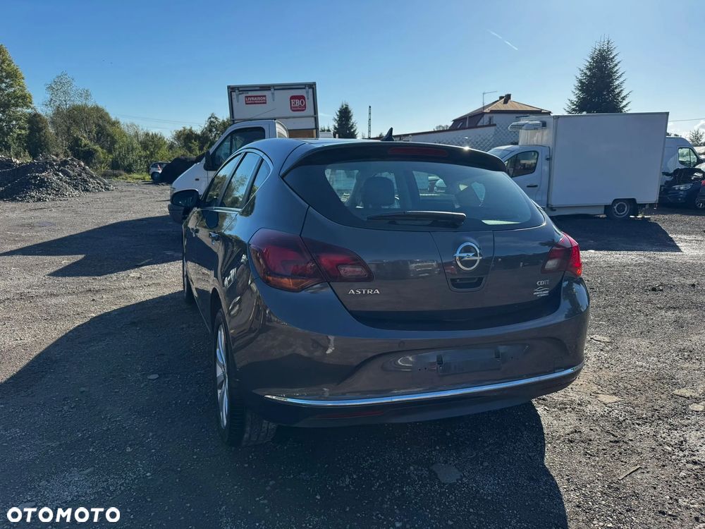 Opel Astra IV 1.6 CDTI Cosmo - 2