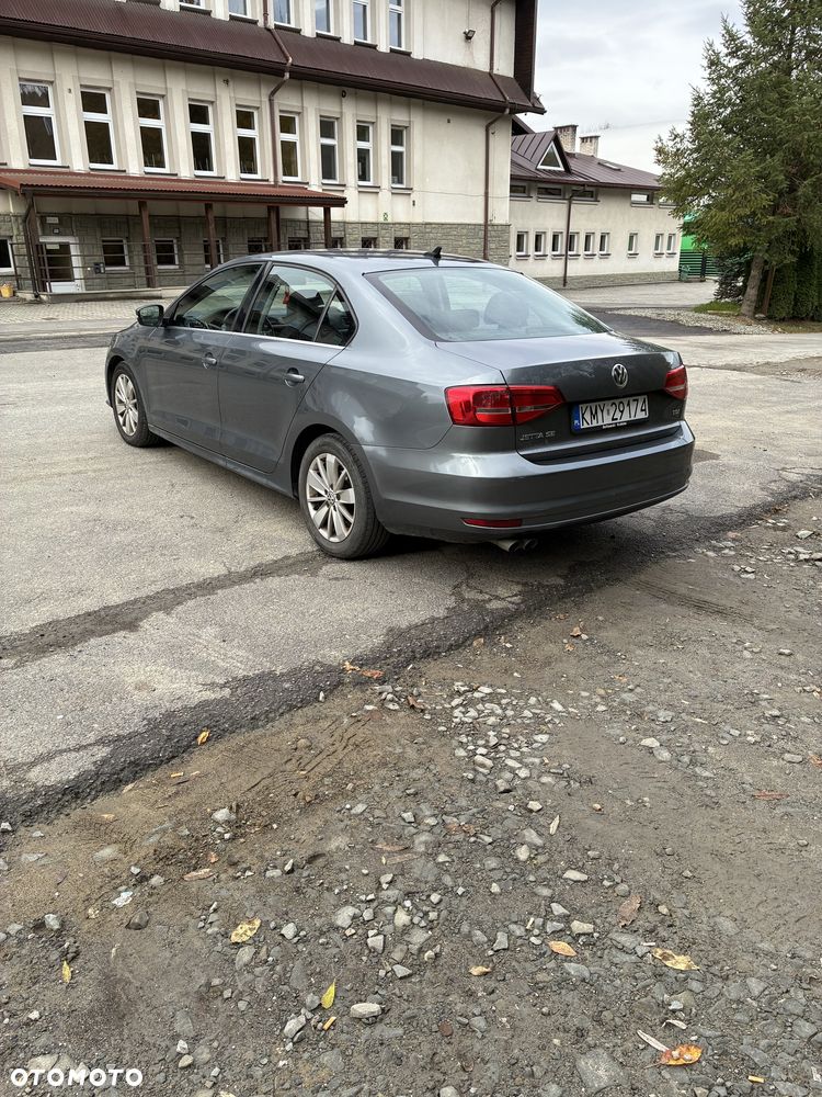 Volkswagen Jetta - 4