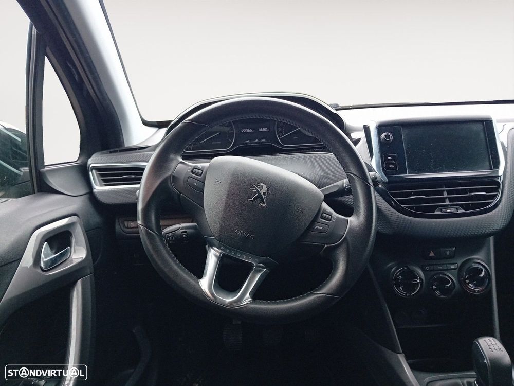 Peugeot 2008 1.2 PureTech Style - 12