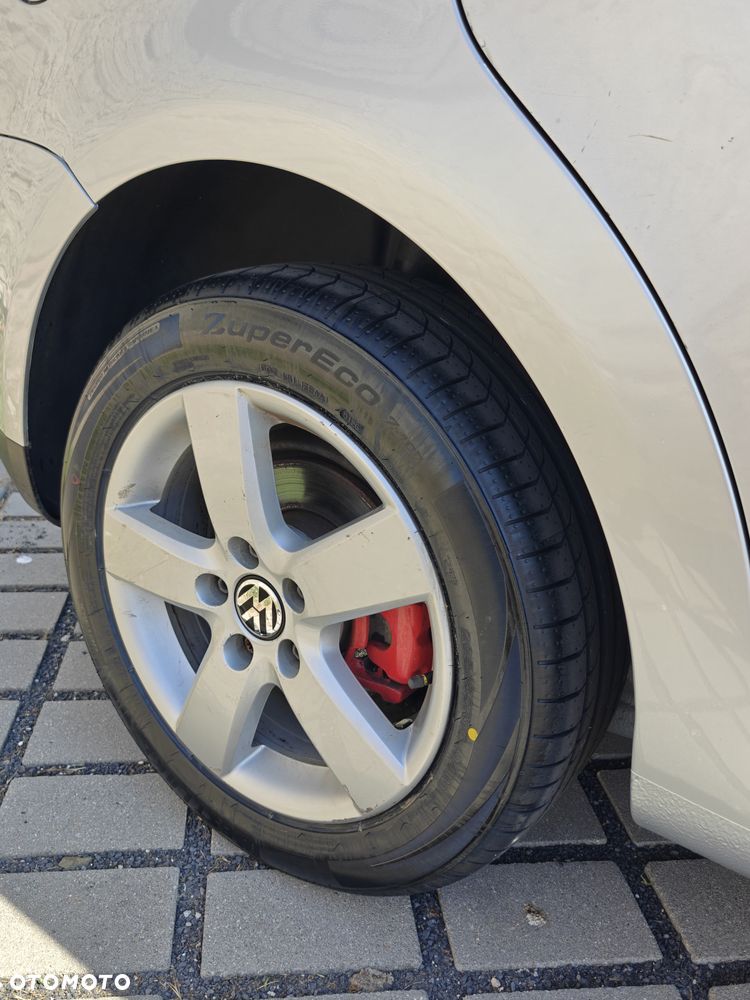 Volkswagen Touran - 14