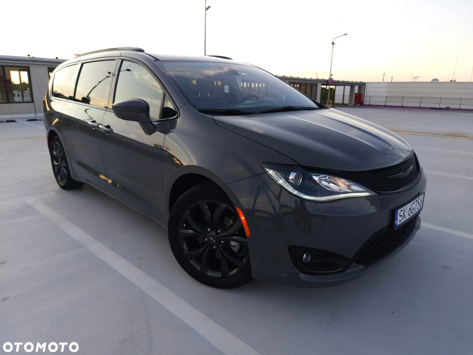 Chrysler Pacifica - 8
