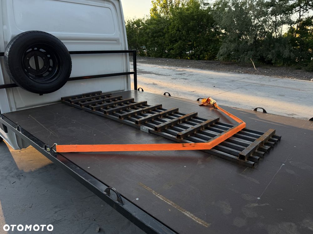 Mercedes-Benz Sprinter - 16