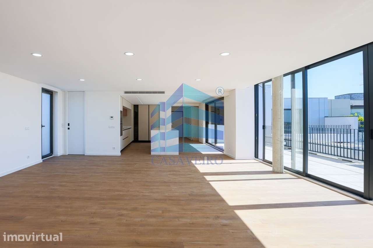 Apartamento T4 com Terraços Penthouse - Grande imagem: 2/23