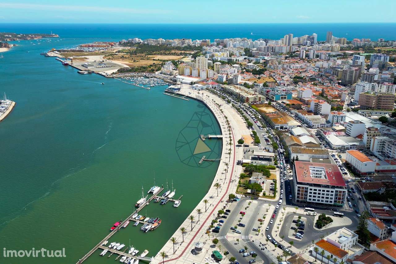 Projeto Aparthotel  de luxo com 23 apartamentos  piscina e bar, locali - Grande imagem: 3/19