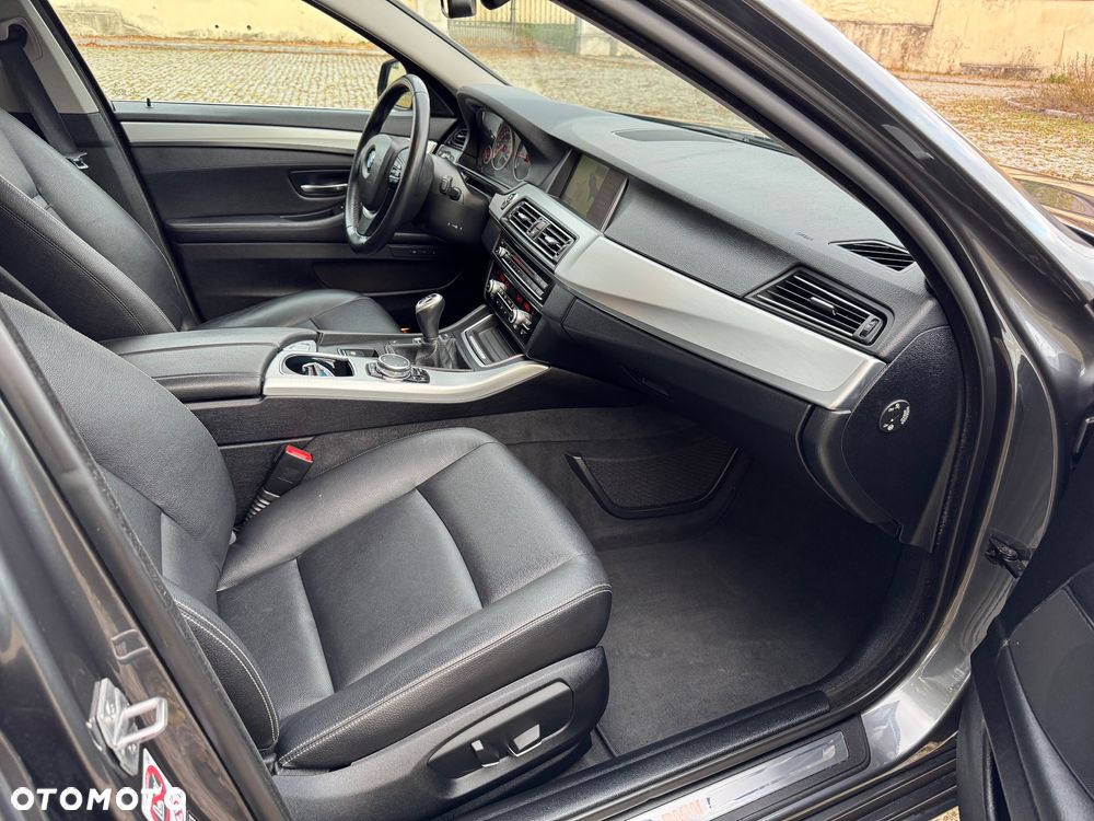 BMW Seria 5 520d Luxury Line - 28