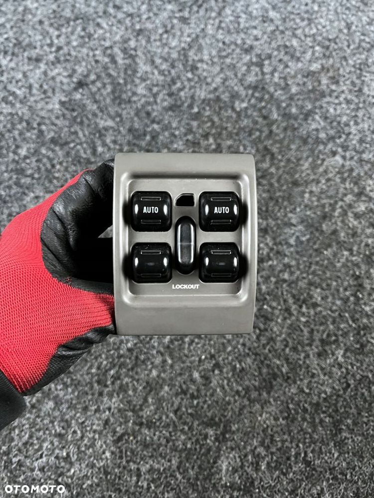 przełącznik panel sterowania szyb chrysler pt cruiser I 0UK931L8AA - 2