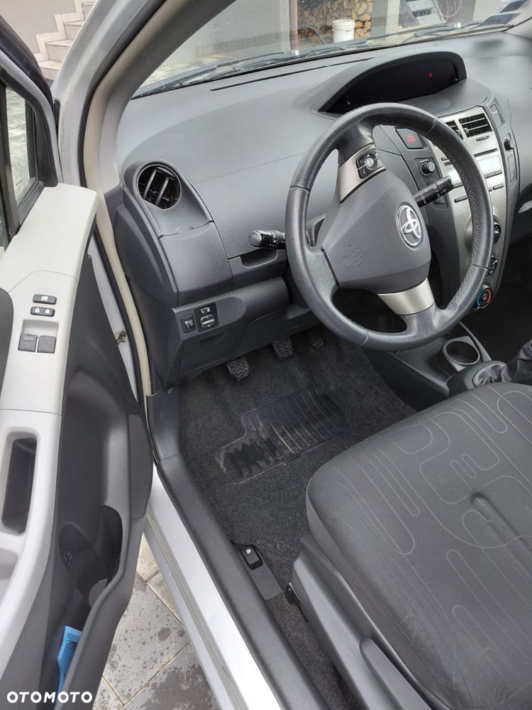 Toyota Yaris - 6