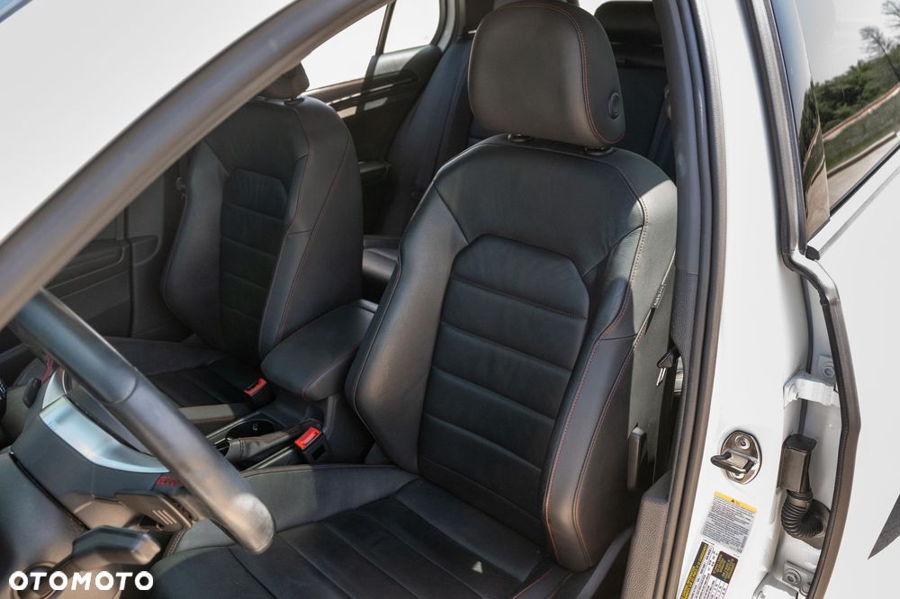 Volkswagen Golf GTI Performance BlueMotion Technology DSG - 17