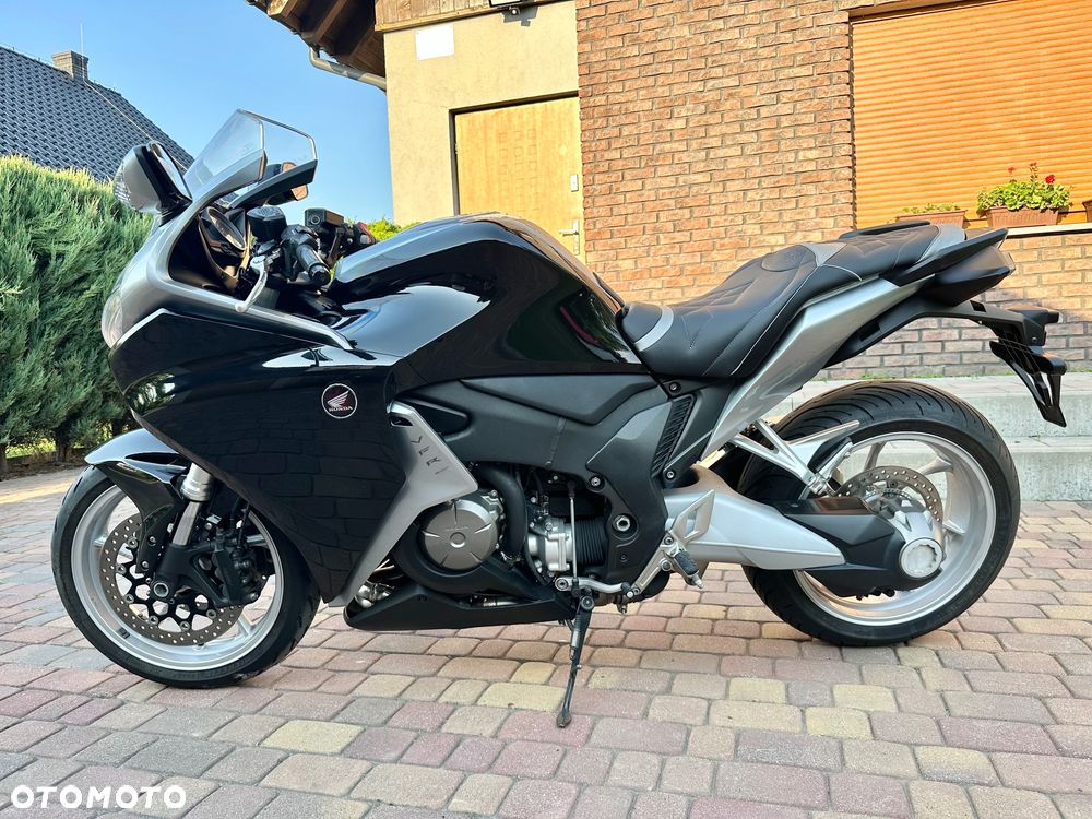 Honda VFR - 4