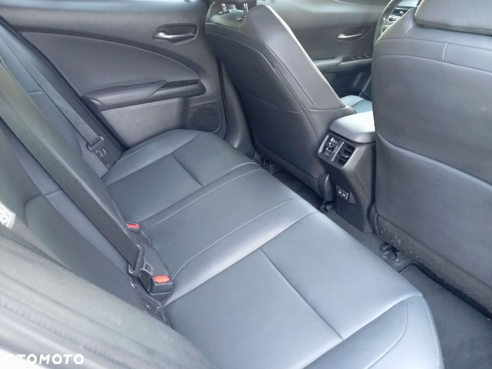 Lexus UX - 13