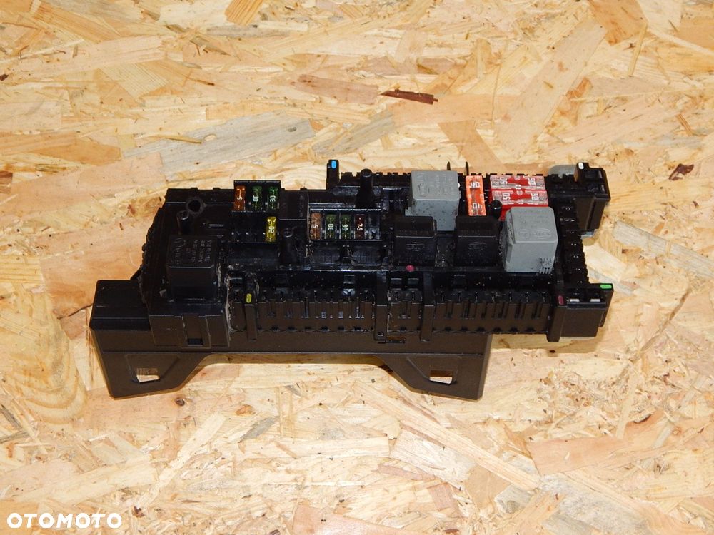 mercedes e w207 przekaźnik skrzynka bezpieczników - 1