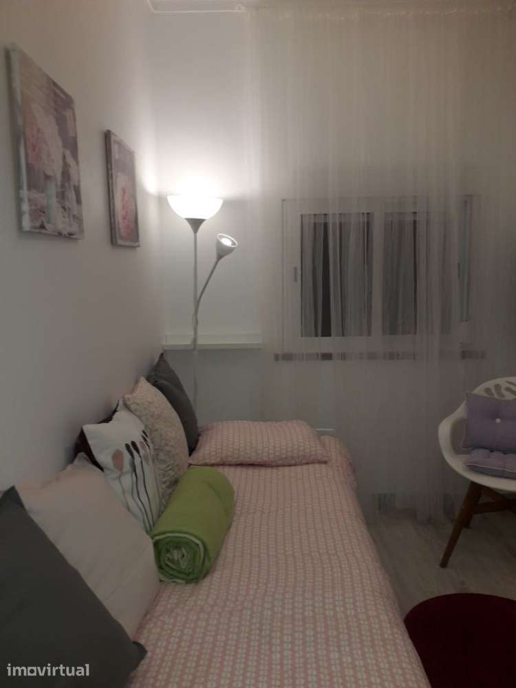 Quarto para alugar com TV e frigorífico no interior, despesas incluída - Grande imagem: 4/7