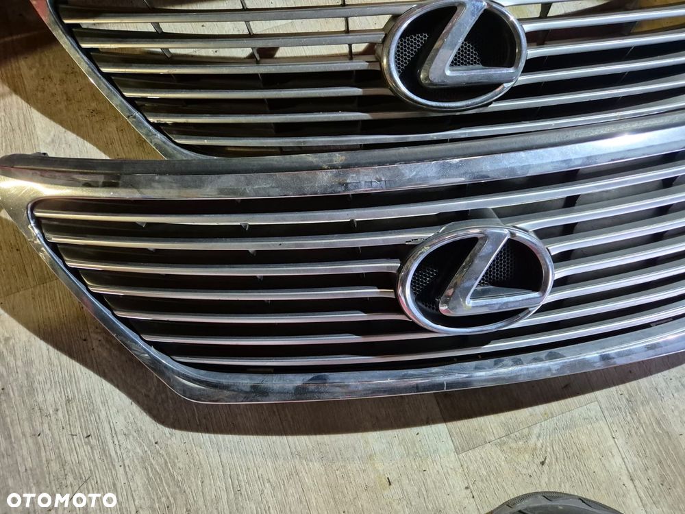 Grill uszkodzony Lexus LS460 06-10r. - 2