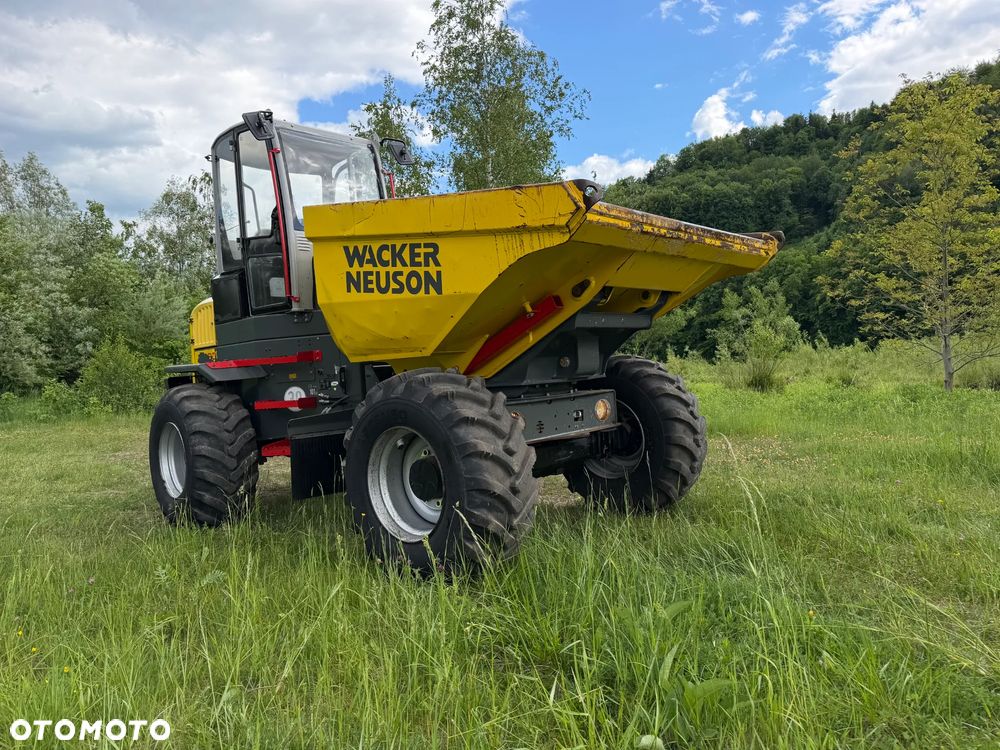 Wacker Neuson DW90 Wozidło 4x4 OBROTOWE.  9 ton ładowność z Pełną kabiną.  1799 mtg 2022 rok. Jak nowe z salonu PERKINS turbo silnik 4cylindry! Pochodzi z Norweskiego Gospodarstwa Ziemniaczanego! Pełne sterowanie dżojstik REWERS HYDROSTATIC. Ogrzewana wentylowana Kabina Opony zero zużycia. Aktualna DEKRA. Kamery wysokiej jakośći! Zero luzów i wycieków. Szybka wolna jazda. Wielka Okazja. Oświetlenie pełne Fabryczne. Hak. Podzespoły dosłownie Nowe! Lokalizacja NOWY SĄCZA - 4