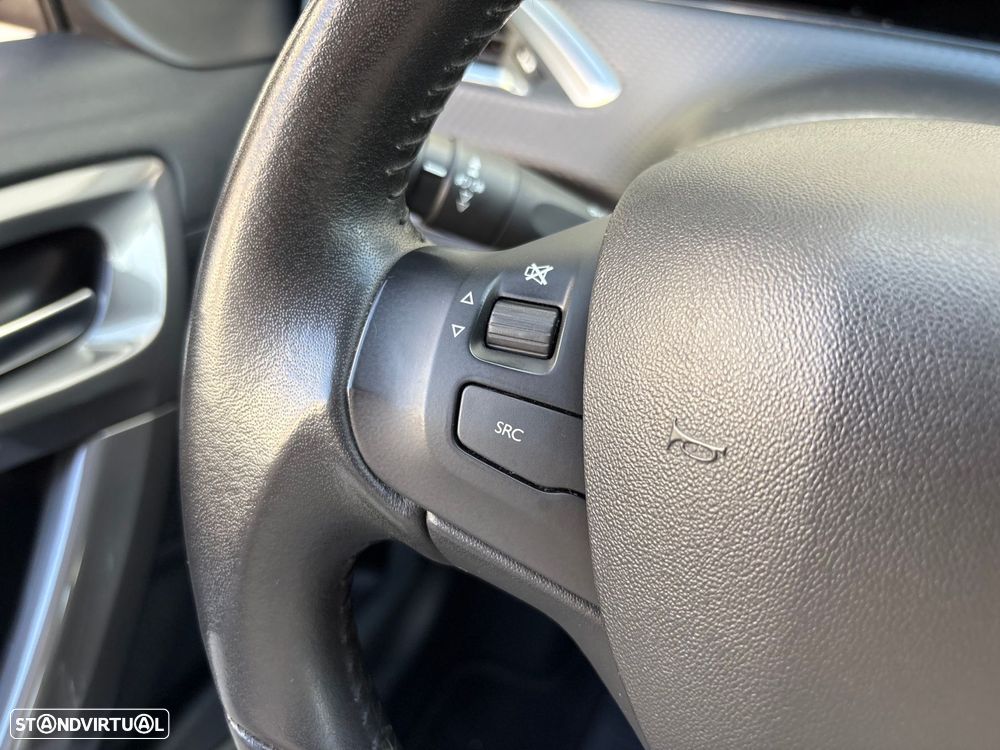 Peugeot 2008 1.2 PureTech Style - 12