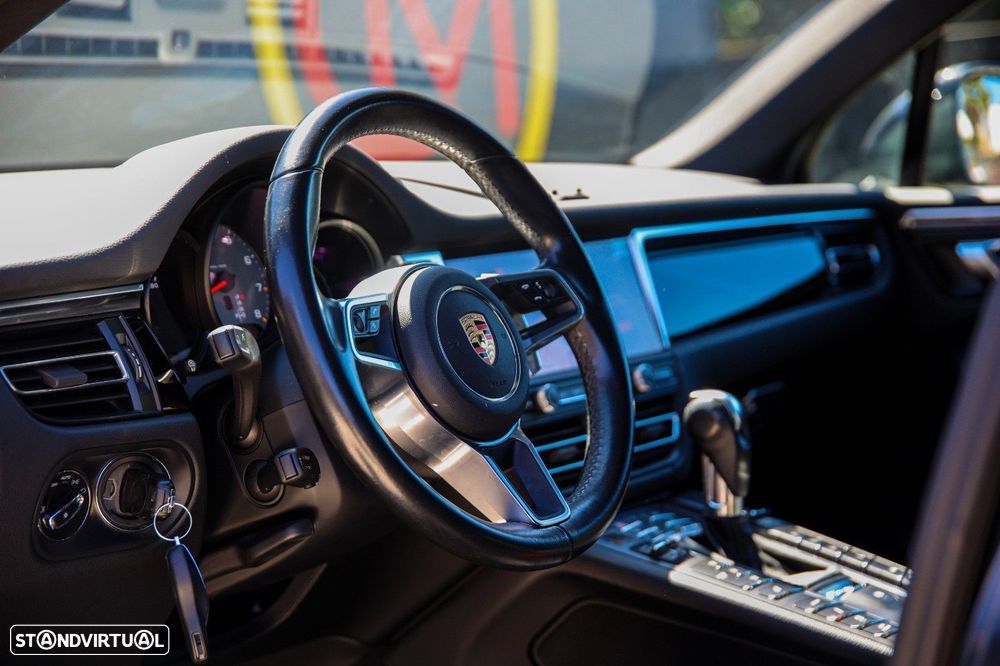 Porsche Macan S - 25