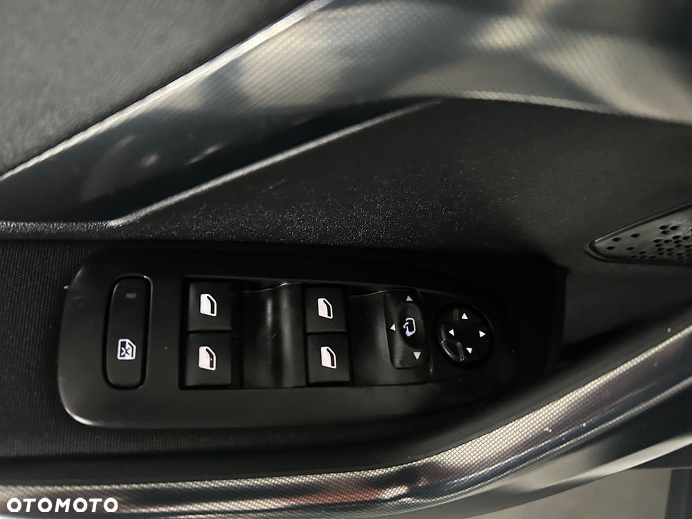 Peugeot 2008 PureTech 82 Access - 16