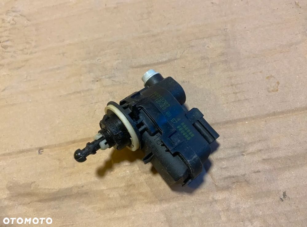 Silniczek regulacji lampy 90013783 Toyota Yaris III 2019r. OE