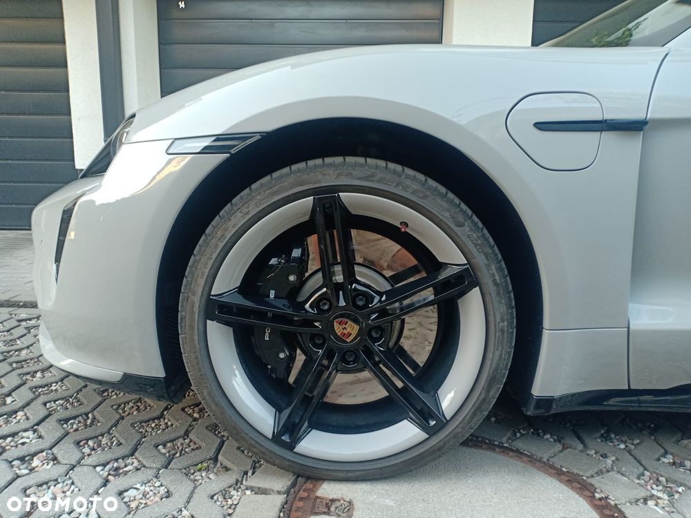 Porsche Taycan Turbo - 23