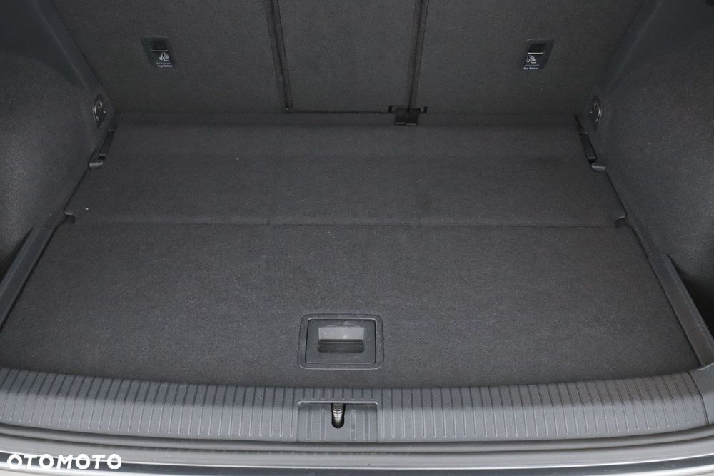 Volkswagen Golf - 28