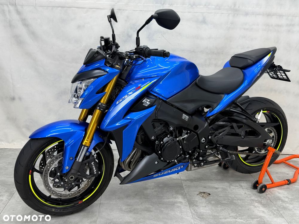 Suzuki GSX 1000 - 20