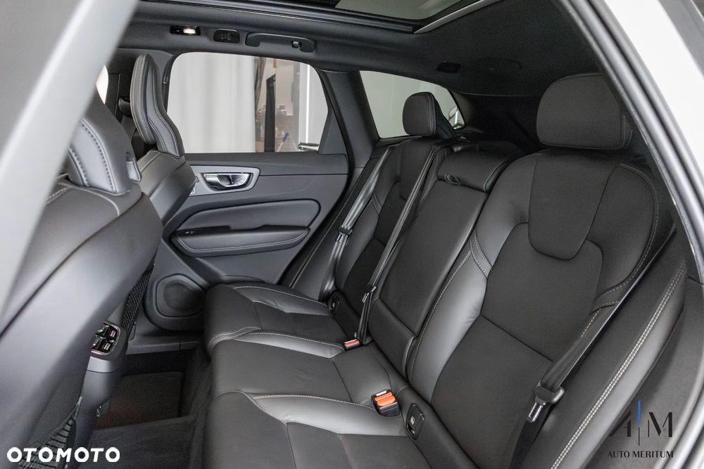 Volvo XC 60 B5 D AWD Ultimate Dark - 36