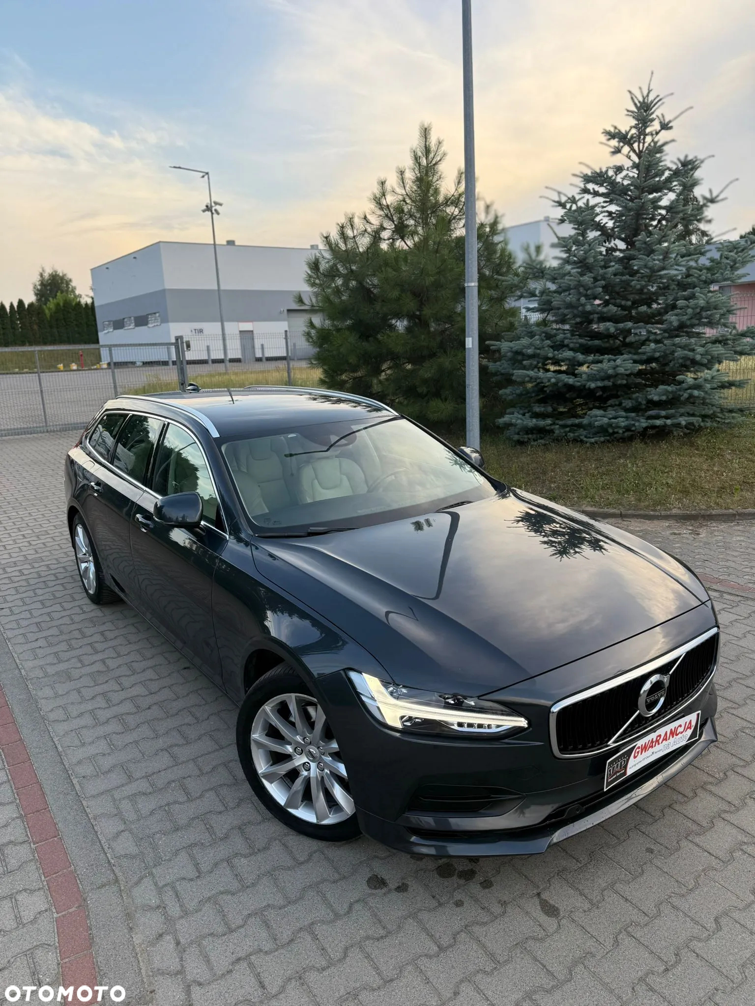 Volvo V90 D3 Momentum Pro - 3