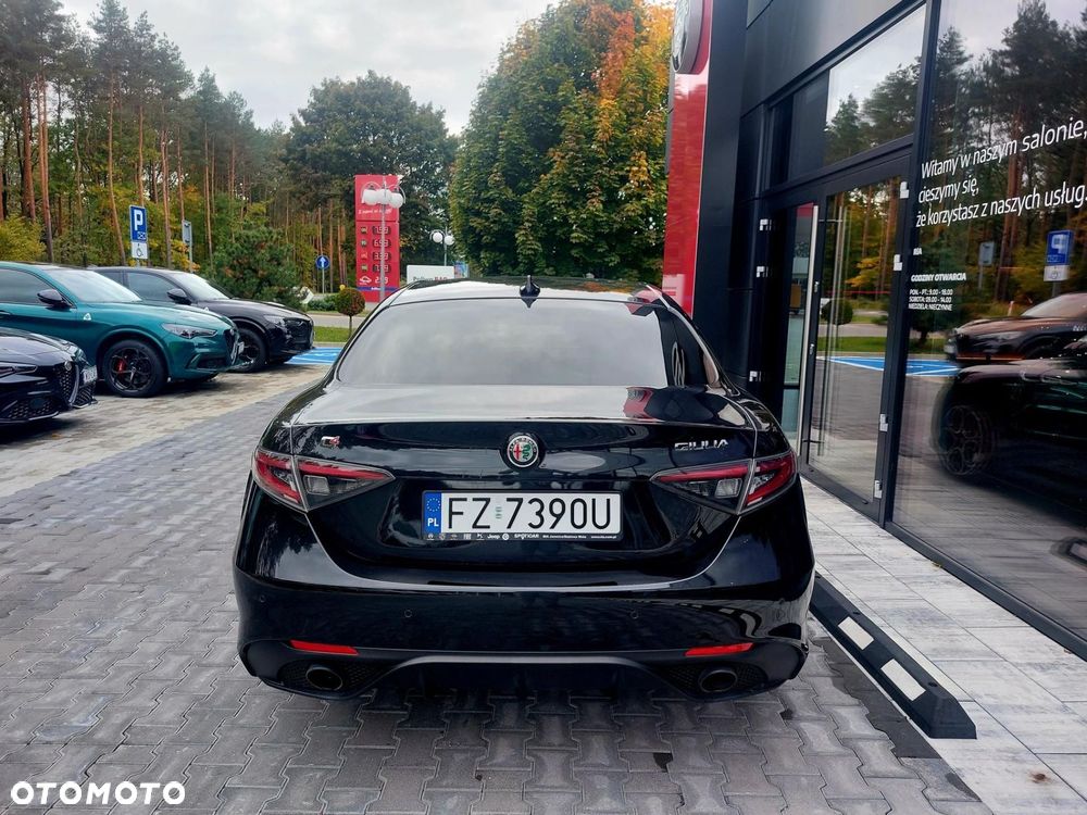 Alfa Romeo Giulia 2023 photo 4