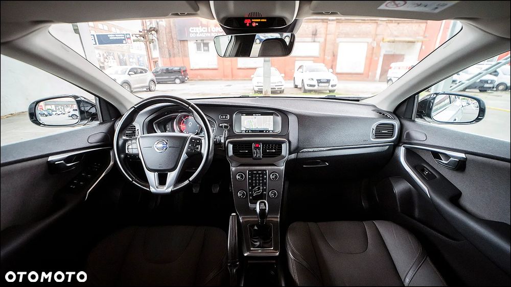 Volvo V40 Cross Country - 16