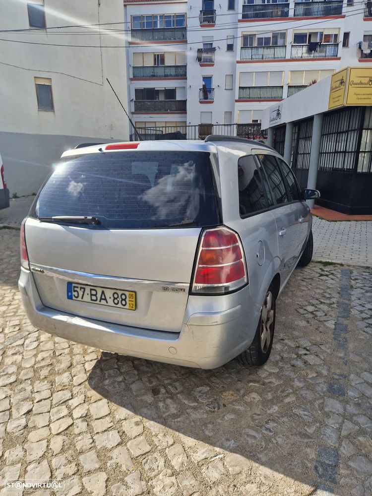 Opel Zafira 1.9 CDTi Cosmo - 4