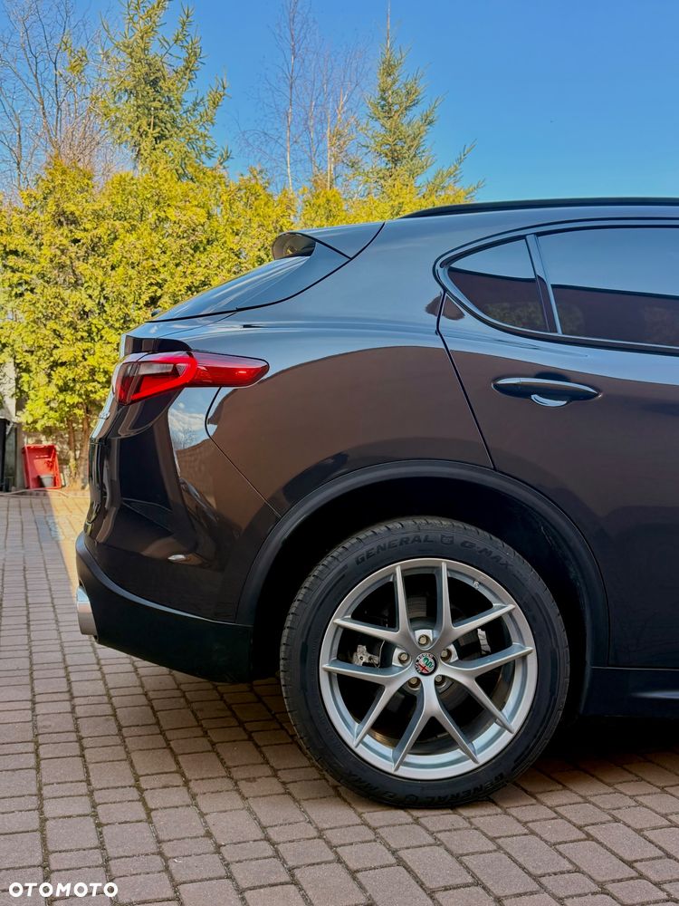 Alfa Romeo Stelvio 2.0 Turbo 16V AT8-Q4 Ti - 10
