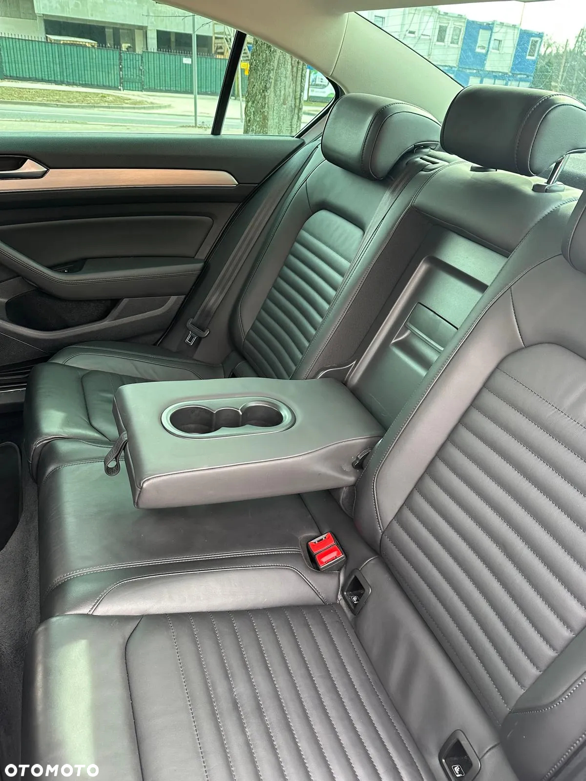 Volkswagen Passat - 13