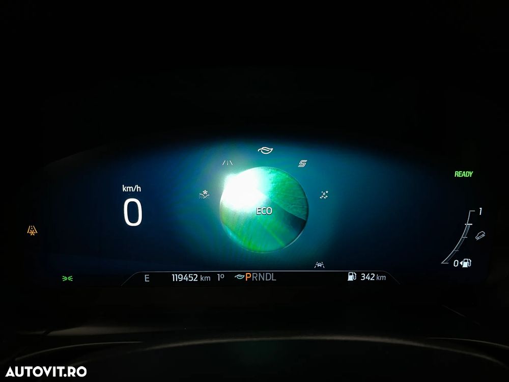 Ford Kuga 2.5 Duratec FHEV 4x4 ST-LINE X - 29