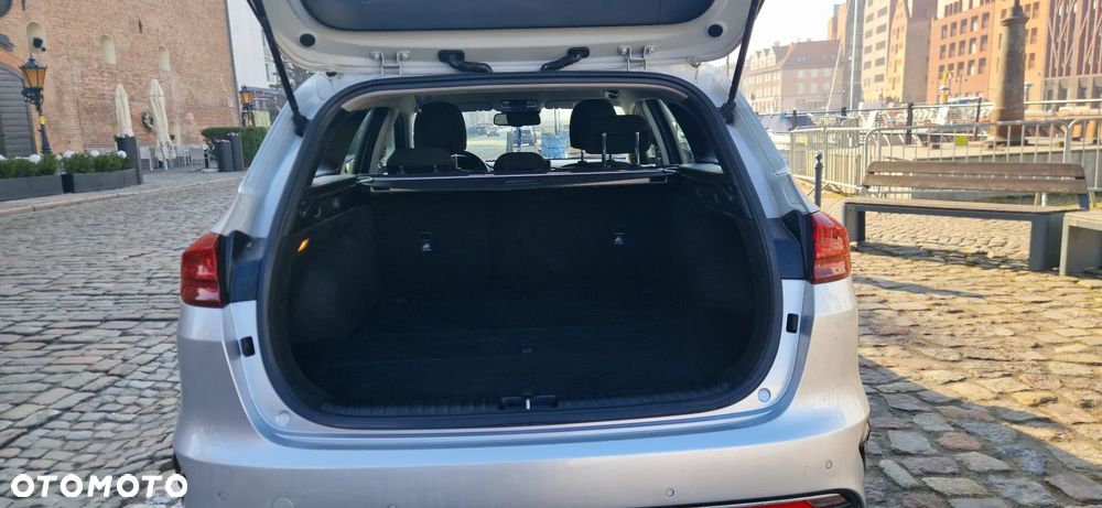 Kia Ceed - 11