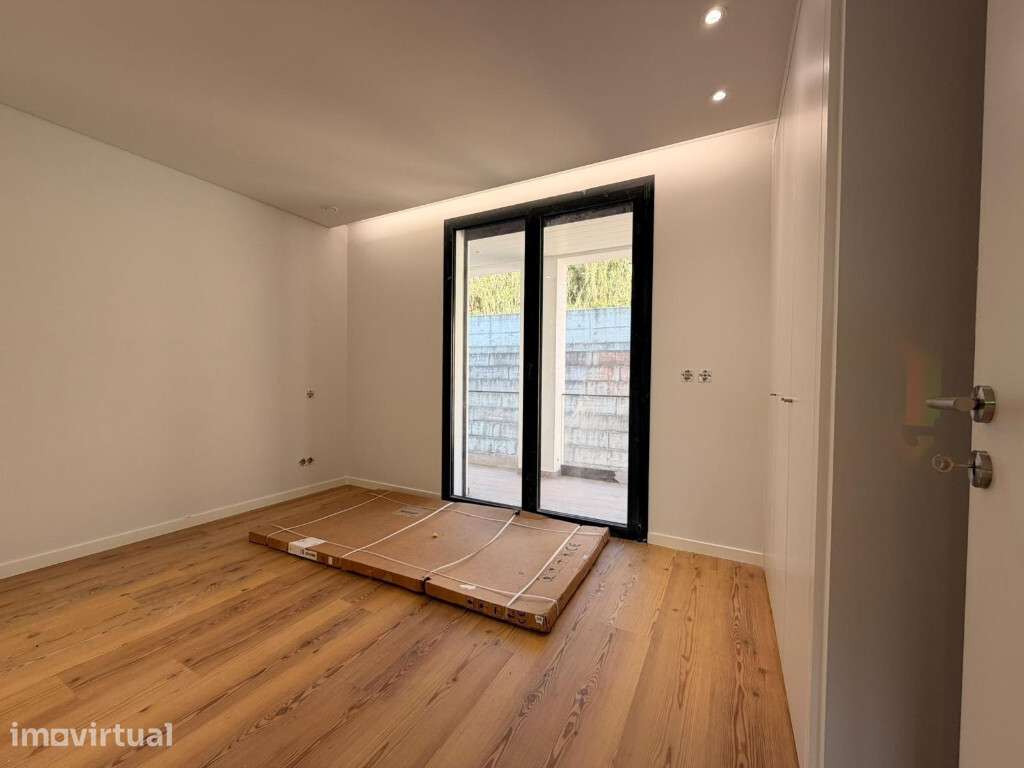 Apartameto T4 Duplex com  garagem em zona da Solum - Grande imagem: 5/13