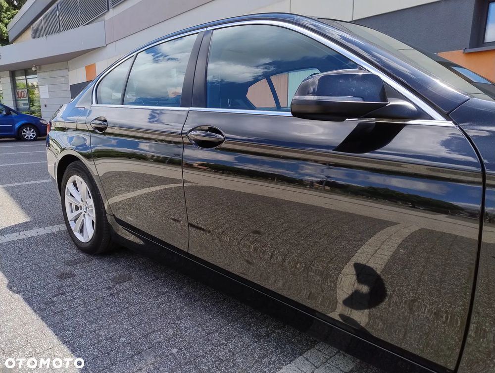 BMW Seria 5 518d - 32